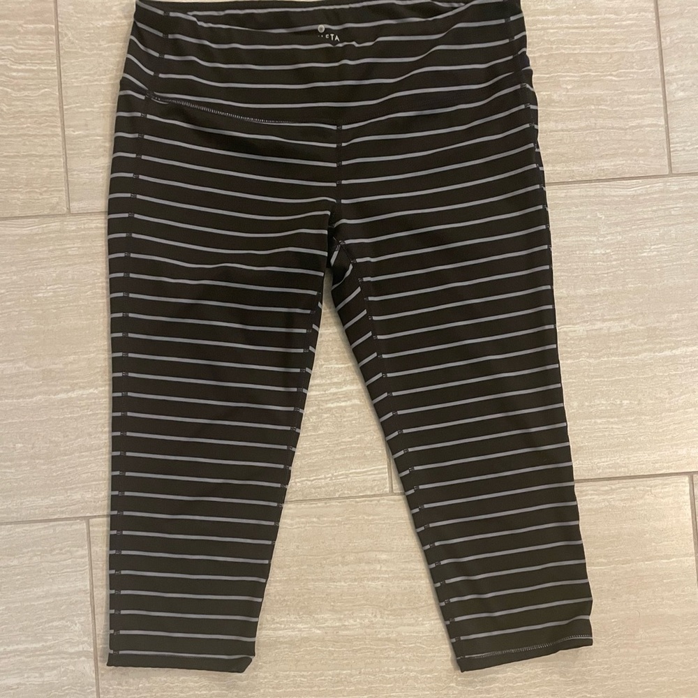 EUC Black n White Athleta leggings